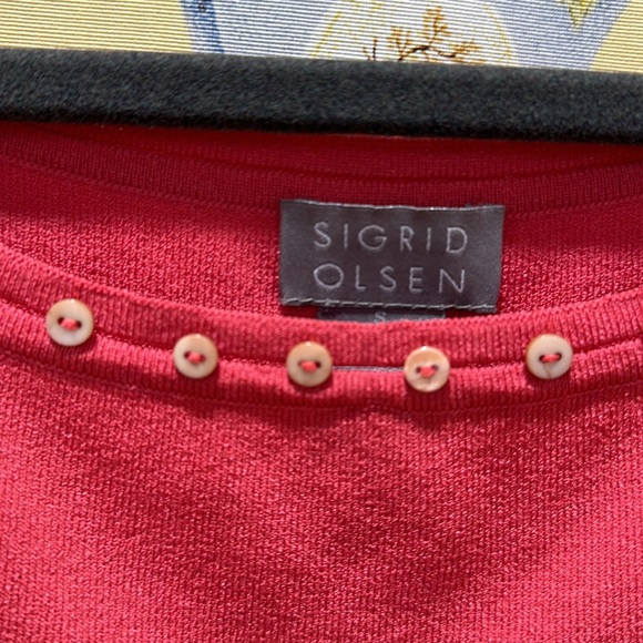 Coral knit tank top with button details - Picture 2 of 4